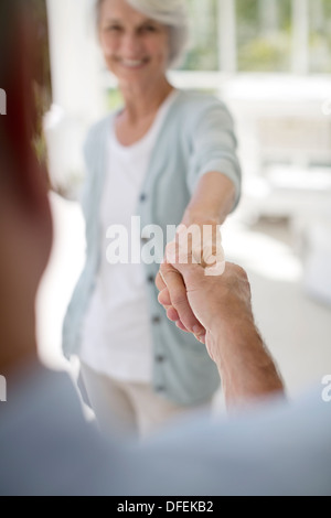 Senior couple dancing on patio Banque D'Images