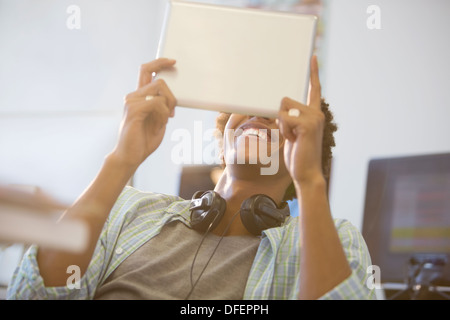 Businessman using digital tablet in office Banque D'Images