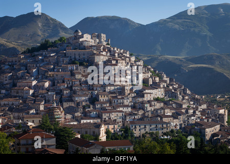 Ville de Morano Calabro, le parc national du Pollino, Calabre, Italie. Banque D'Images