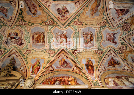 Italie, Rome, basilique San Giovanni in Laterano, Loggia delle Benedizioni, peintures Renaissance au plafond Banque D'Images