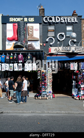 Londres, Royaume-Uni - 21 août 2013 : les touristes et les habitants de marche à Camden Town. Banque D'Images