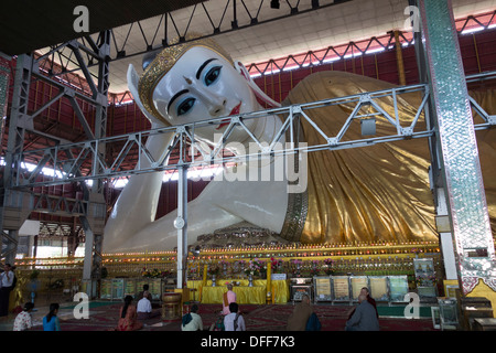 Chaukhtatgyi Paya, Bouddha couché, Yangon Banque D'Images