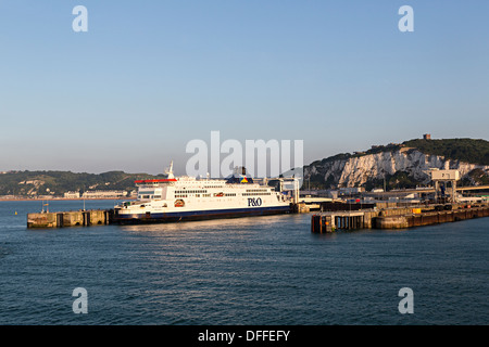 P&O Ferries transmanche Pride of Kent dans le port de Douvres, UK Banque D'Images