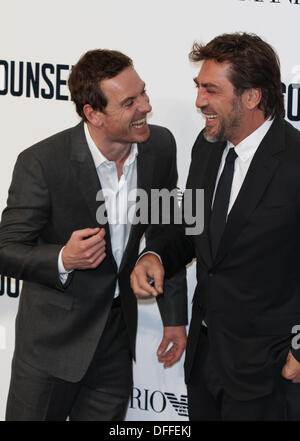 Londres, Royaume-Uni, le 3 octobre 2013. Javier Bardem ( R ) et Michael Fassbender assister à une projection spéciale de "Le conseiller" à l'O Banque D'Images