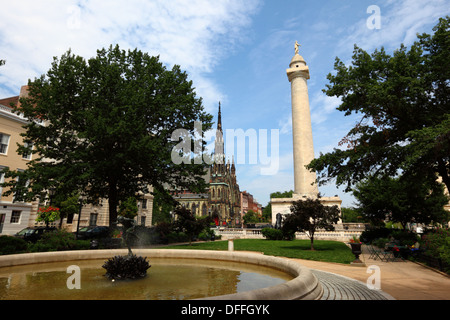 George Washington monument, Place de Mount Vernon United Methodist Church et fontaine, Mount Vernon, Baltimore, Maryland, USA Banque D'Images