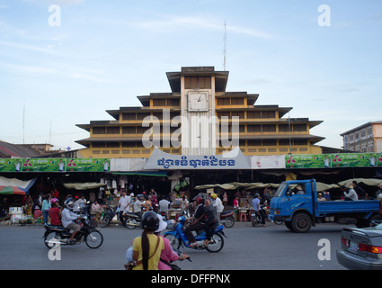 Édifice du marché Psar Nat à Battambang, Cambodge Banque D'Images