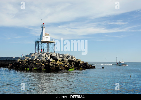 Phare sur le port de Gloucester, Gloucester, Massachusetts, USA Banque D'Images