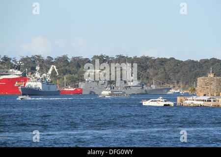 Le port de Sydney, Australie. 08Th Oct, 2013. L'arrivée des navires dans le port de Sydney pour la Revue internationale de la flotte, qui célèbre le centenaire de la Marine royale australienne. Crédit : Richard Milnes/Alamy Live News Banque D'Images