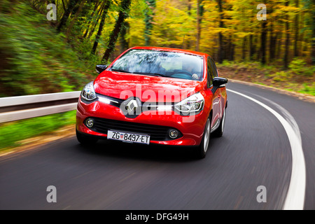 Renault Clio IV 0,9 TCe Photo Stock - Alamy