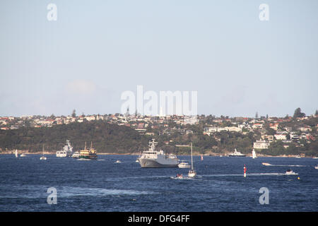 Le port de Sydney, Australie. 08Th Oct, 2013. L'arrivée des navires dans le port de Sydney pour la Revue internationale de la flotte, qui célèbre le centenaire de la Marine royale australienne. Crédit : Richard Milnes/Alamy Live News Banque D'Images