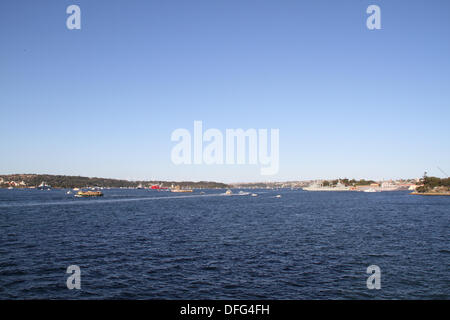 Le port de Sydney, Australie. 08Th Oct, 2013. L'arrivée des navires dans le port de Sydney pour la Revue internationale de la flotte, qui célèbre le centenaire de la Marine royale australienne. Crédit : Richard Milnes/Alamy Live News Banque D'Images