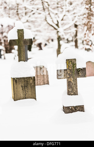 Des pierres tombales dans le cimetière. Stockholm, Suède. Banque D'Images