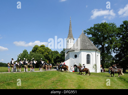 Procession Leonhardiritt, chapelle Saint Léonard de facilité, Harmating, Egling, Haute-Bavière, Bavière, Allemagne Banque D'Images