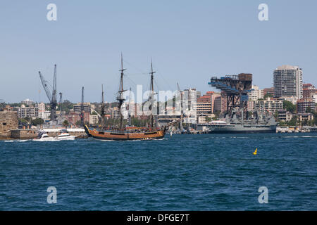 Le port de Sydney, Australie . 08Th Oct, 2013. Navires de guerre et de grands navires dans le port de Sydney pour célébrer ses 100 ans depuis la première Marine royale australienne est entrée dans le port de Sydney.Vendredi 4 octobre 2013. Crédit : martin berry/Alamy Live News Banque D'Images