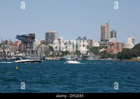 Le port de Sydney, Australie . 08Th Oct, 2013. Navires de guerre et de grands navires dans le port de Sydney pour célébrer ses 100 ans depuis la première Marine royale australienne est entrée dans le port de Sydney.Vendredi 4 octobre 2013. Crédit : martin berry/Alamy Live News Banque D'Images