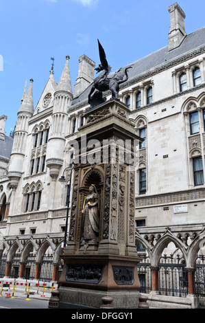 Sculpture de dragon sur le dessus de la monument Temple Bar, Londres, Angleterre, Royaume-Uni. Banque D'Images