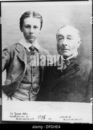 Ce portrait montre Franklin D. Roosevelt avec son père, James Roosevelt, Sr. L'image reflète le lien familial entre le futur président des États-Unis et son père, une figure importante dans sa jeunesse. Banque D'Images