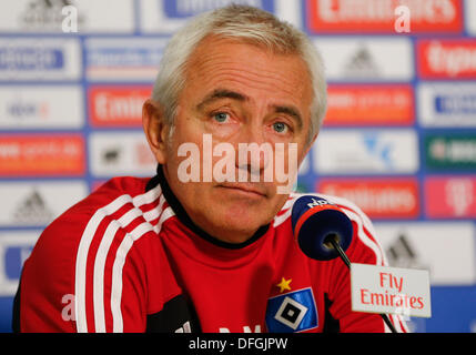 L'entraîneur de Hambourg, Bert Van Marwijk participe à la conférence de presse de la Bundesliga allemande club Hambourg SV, Hambourg, Allemagne, 04 octobre 2013. Photo : AXEL HEIMKEN Banque D'Images