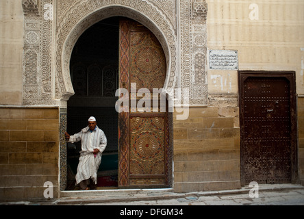 L'un de l'entrée de la mosquée Sidi Ahmed Tijani ( Maroc) Banque D'Images