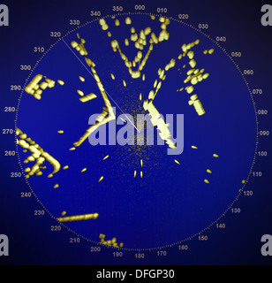 Navire moderne bleu écran radar avec carte ronde sur fond noir Banque D'Images