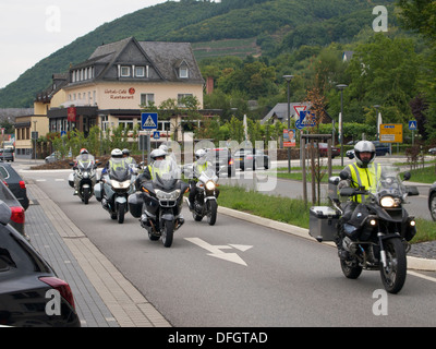 Groupe de motocyclistes équitation de Cochem, la Moselle en Allemagne est très populaire auprès des motocyclistes. Banque D'Images