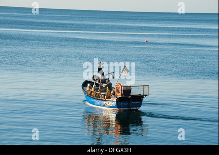 Voyage de pêche en bateau sur la bière à Devon, Angleterre Banque D'Images