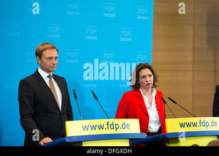 Berlin, Allemagne. 4e octobre 2013. Secrétaire général de la libre démocratie-FDP a présenté aujourd'hui à une conférence de presse nouveau candidat pour le bureau du secrétaire du Parti après Philipp Rösler présente sa démission. Credit : Gonçalo Silva /Alamy Live News Banque D'Images