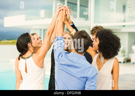 Les amis de la piscine haute fiving Banque D'Images