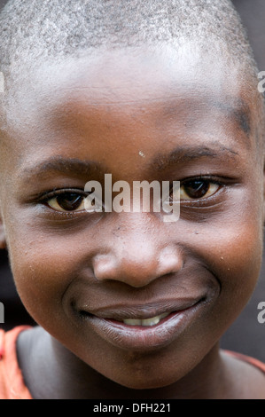 Filles rwandaises close up coeur chaleureux sourires avec l'amitié et la bonté Banque D'Images