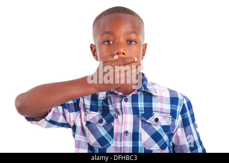 African American boy hiding bouche, isolé sur fond blanc - les noirs Banque D'Images