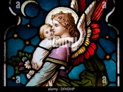 Ange avec enfant de vitraux, l'église Holy Trinity, Hatton, Warwickshire, England, UK Banque D'Images