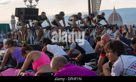 Spinning class à la Piazzale Michelangelo, Florence, Toscane, Italie Banque D'Images