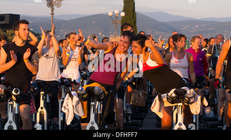 Spinning class à la Piazzale Michelangelo, Florence, Toscane, Italie Banque D'Images