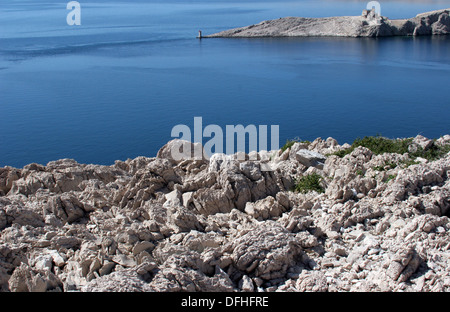 Phare et les ruines de l'extrême sud de l'île de Pag en Croatie Banque D'Images