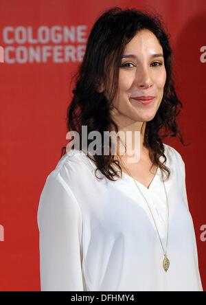 Cologne, Allemagne. 08Th Oct, 2013. L'actrice Sibel Kekilli arrive à la présentation du prix de Cologne, Allemagne, 04 octobre 2013. Kekilli reçoit un "Hollywood Reporter Award'. Photo : Henning Kaiser/dpa/Alamy Live News Banque D'Images