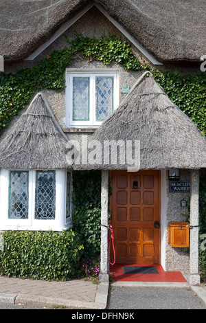 Cottage avec véranda et fenêtre de chaume, St Mawes, Cornouailles Banque D'Images