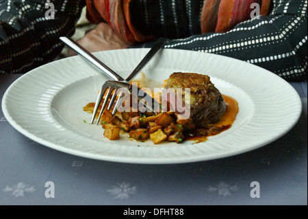 Médaillon de filet de boeuf en croûte de thym citron, restaurant 181 Olympiaturm, Munich, Bavière, Allemagne Banque D'Images