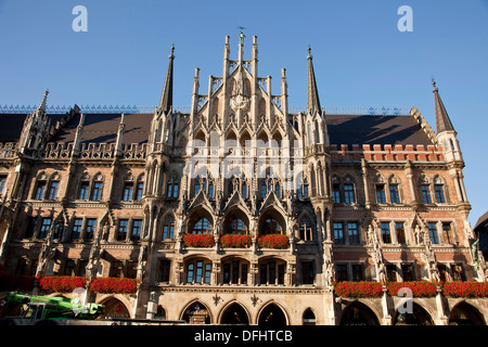 La nouvelle mairie Neues Rathaus sur la place Marienplatz à Munich, Bavière, Allemagne Banque D'Images