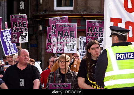 Dundee, Écosse, Royaume-Uni. 5 Septembre, 2013. Scottish s'unir contre le fascisme organisé une marche et un rassemblement dans le centre de Dundee. Credit : Dundee Photographics / Alamy Live News. Banque D'Images