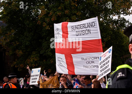 Dundee, Écosse, Royaume-Uni. 5 Septembre, 2013. La Ligue de défense anglaise et écossaise manifestation devant le magasin Primark bâtiment dans le centre-ville de Dundee. Credit : Dundee Photographics / Alamy Live News. Banque D'Images