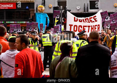 Dundee, Écosse, Royaume-Uni. 5 Septembre, 2013. Les Écossais s'unissent contre le fascisme ont organisé une manifestation dans le centre-ville de Dundee. Credit : Dundee Photographics / Alamy Live News. Banque D'Images