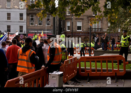 Dundee, Écosse, Royaume-Uni. 5 Septembre, 2013. Ligue de Défense écossaise de Dundee de démonstration au centre ville avec plat de cameramen de filmer des manifestations. Credit : Dundee Photographics / Alamy Live News. Banque D'Images