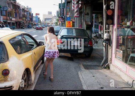 Fille de bétel dans un stand de bétel à Taiwan Banque D'Images