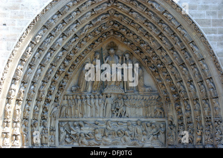 La Cathédrale Notre Dame, Paris. Portail central représentant le Jugement Dernier Banque D'Images