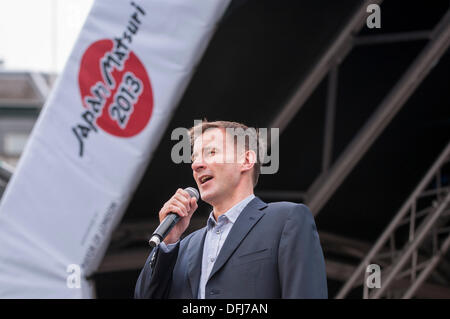 Trafalgar Square, Londres, Royaume-Uni. La cinquième conférence annuelle de Japon Matsuri a lieu pour célébrer la culture japonaise au coeur de la capitale. La rt député Jeremy Hunt MP, Secrétaire d'État à la santé, fait un discours pour féliciter Tokyo, qui s'est vu attribuer le Jeux Olympiques de 2020. Crédit : Stephen Chung/Alamy Live News Banque D'Images