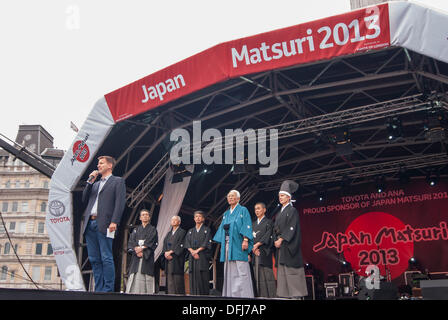 Trafalgar Square, Londres, Royaume-Uni. La cinquième conférence annuelle de Japon Matsuri a lieu pour célébrer la culture japonaise au coeur de la capitale. La rt député Jeremy Hunt MP, Secrétaire d'État à la santé, fait un discours pour féliciter Tokyo, qui s'est vu attribuer le Jeux Olympiques de 2020. Crédit : Stephen Chung/Alamy Live News Banque D'Images