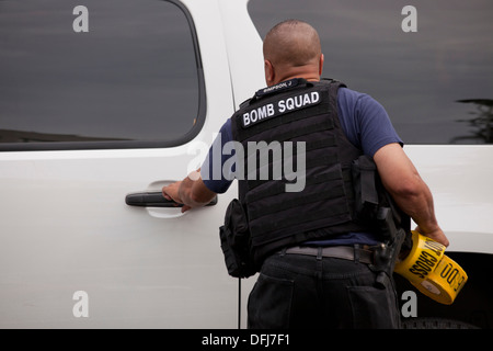 Technicien de l'Escouade antibombe avec gilet pare balle Banque D'Images