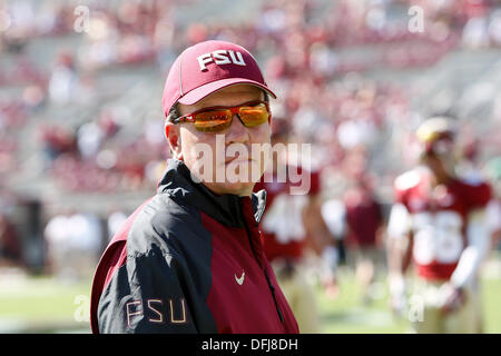 Tallahassee, FL, USA. 05Th Oct, 2013. 05 octobre 2013 : Florida State Seminoles Jimbo Fisher entraîneur-chef sur le terrain avant le match entre les Maryland Terrapins et la Florida State Seminoles à Doak S. Campbell Stadium. Credit : Cal Sport Media/Alamy Live News Banque D'Images