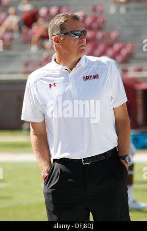 Tallahassee, FL, USA. 05Th Oct, 2013. Octobre 05, 2013 : Le Maryland Terrapins l'entraîneur-chef Randy Edsall sur le terrain avant le match entre les Maryland Terrapins et la Florida State Seminoles à Doak S. Campbell Stadium. Credit : Cal Sport Media/Alamy Live News Banque D'Images