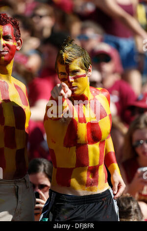 Tallahassee, FL, USA. 05Th Oct, 2013. 05 octobre 2013 : Un Florida State Seminoles cheers étudiant pendant le jeu entre les Maryland Terrapins et la Florida State Seminoles à Doak S. Campbell Stadium. Credit : Cal Sport Media/Alamy Live News Banque D'Images